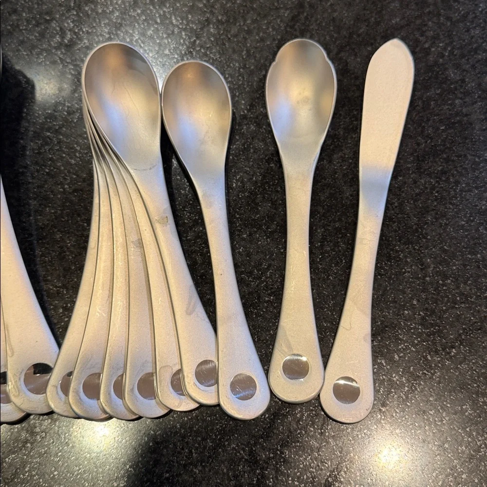 Robert Welch Design PENDULUM Stainless Flatware includes 3 SERVING , 44 pieces - Picture 7 of 8